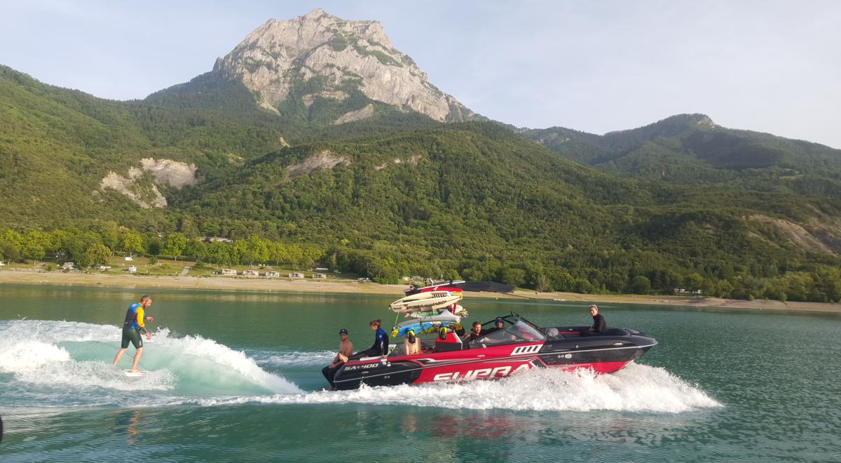 Wakesurf Serre-Ponçon - Sud Escapades SAVINES-LE-LAC - Wakesurf Serre-Ponçon - Sud Escapades SAVINES-LE-LAC Wakesurf Serre-Ponçon - Sud Escapades SAVINES-LE-LAC - Wakesurf Serre-Ponçon - Sud Escapades SAVINES-LE-LAC
