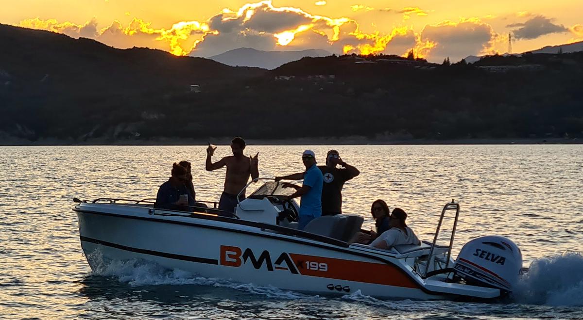 Apéro bateaux couché de soleil - Sud Escapades SAVINES-LE-LAC