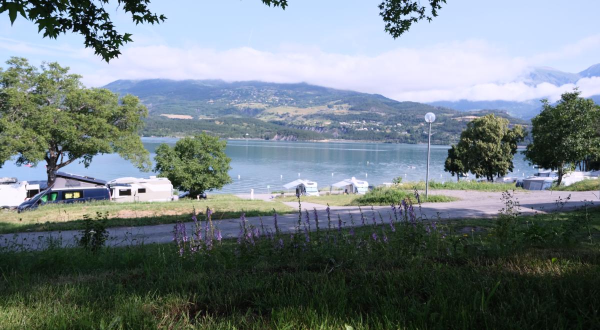 Emplacement semi ombragé - Camping municipal Le Grand Large