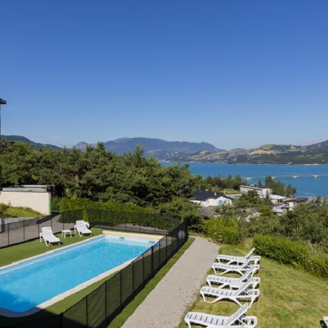 Logis Hotel Eden Lac - Piscine et établissement